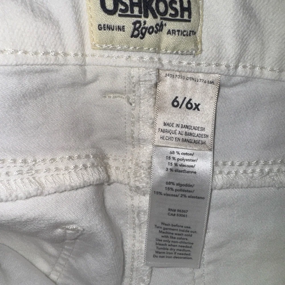 Oshkosh B’gosh Boys 6 White Shorts